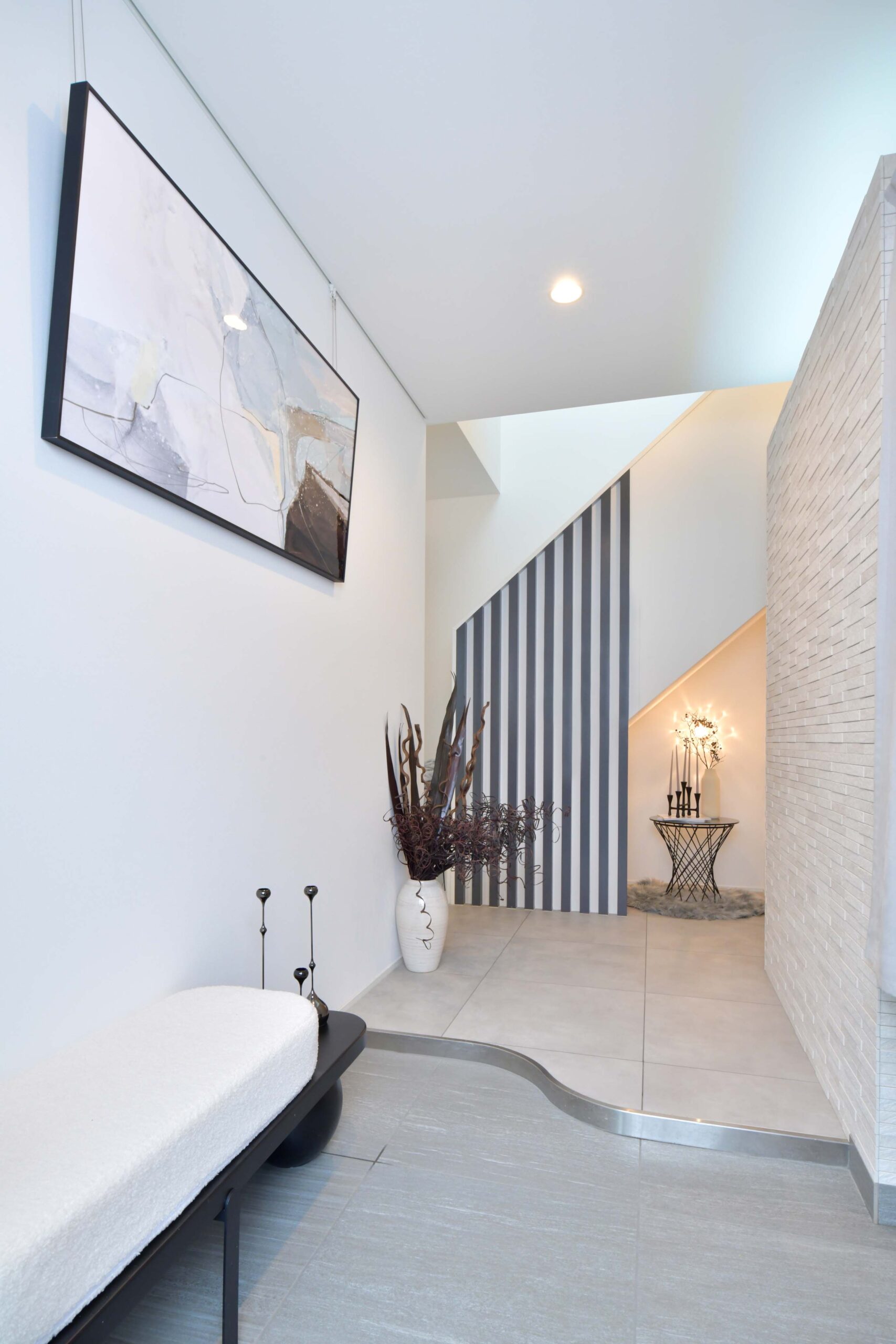 宇都宮市の注文住宅のR型玄関