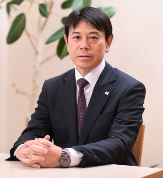 取締役社長 谷島彰